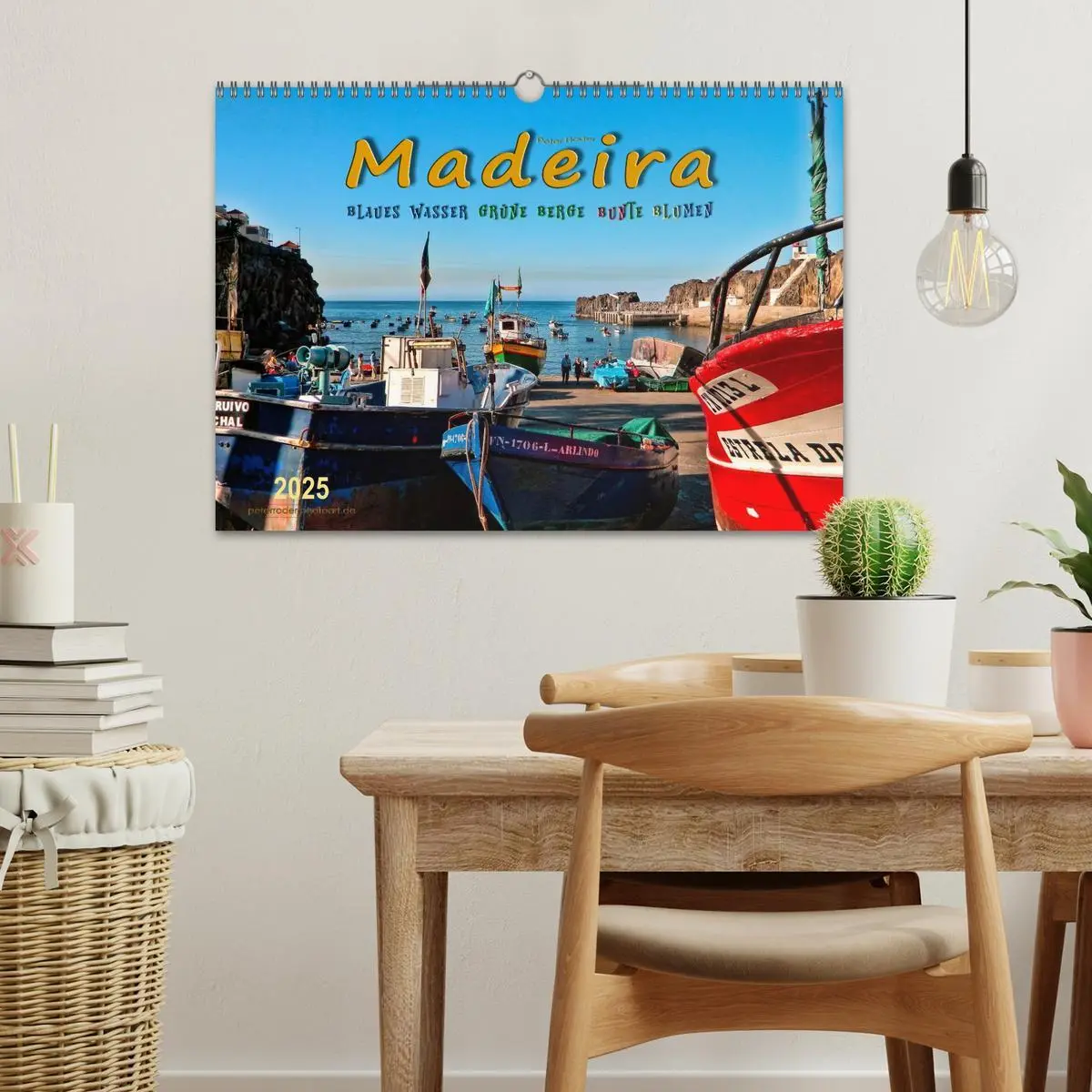 Bild: 9783435467792 | Madeira - blaues Wasser, grüne Berge, bunte Blumen (Wandkalender...