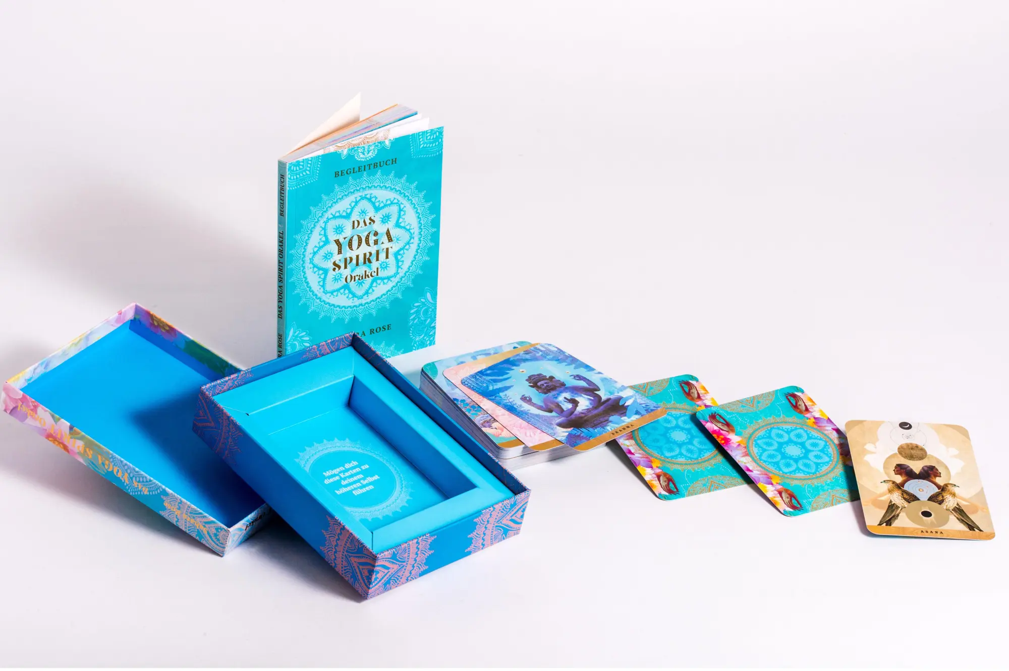Bild: 4250939900193 | Das Yoga Spirit Orakel | 54 Karten mit Begleitbuch | Ketabi | Box