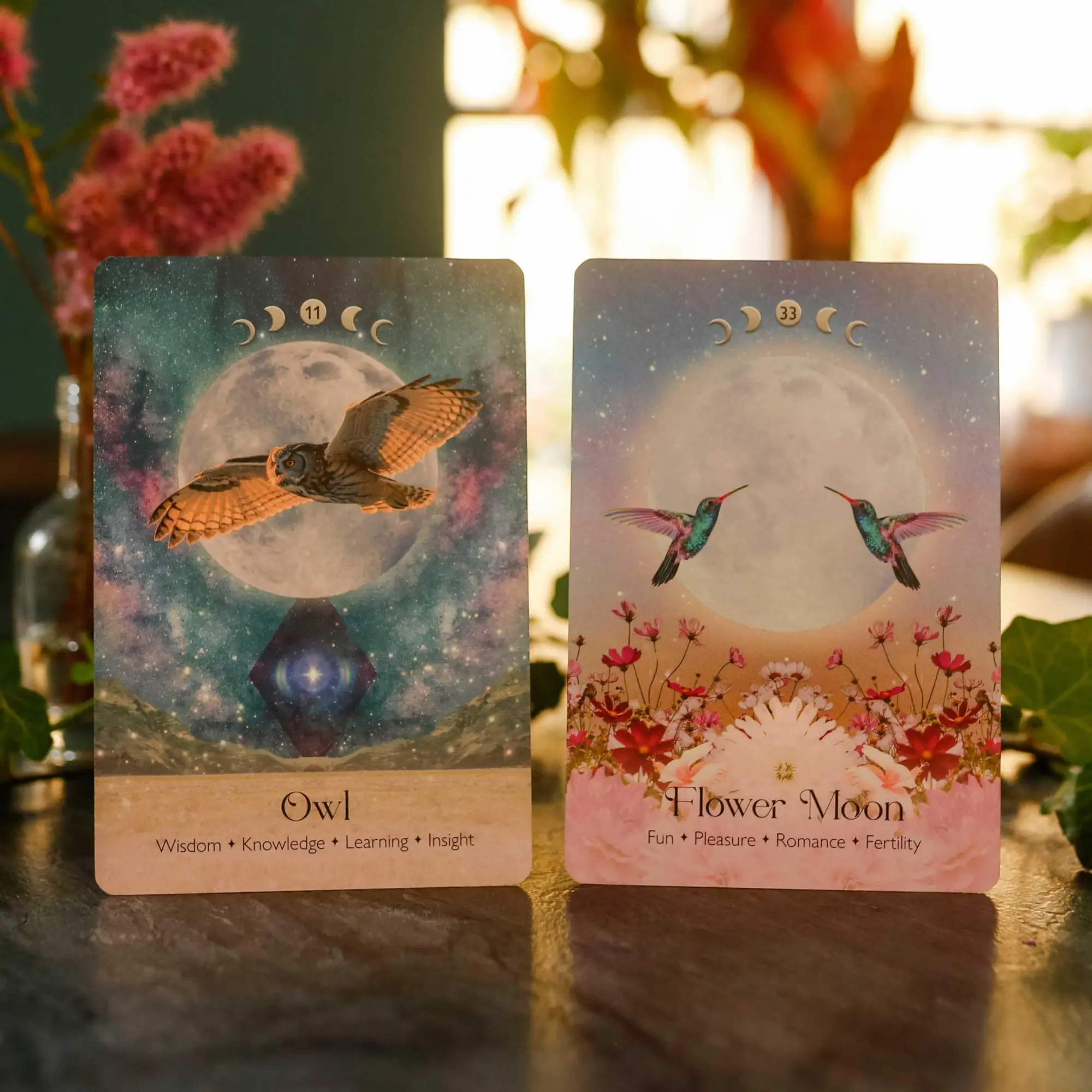 Bild: 4250375110293 | Lunar Magic Oracle - 40 Mooncards with Booklet (English) | Kendall