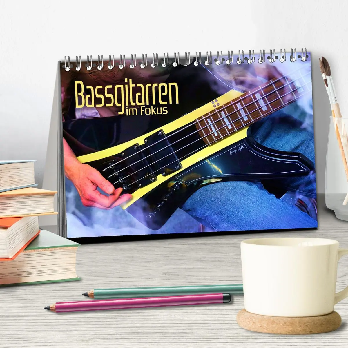 Bild: 9783457613993 | Bassgitarren im Fokus (Tischkalender 2026 DIN A5 quer), CALVENDO...