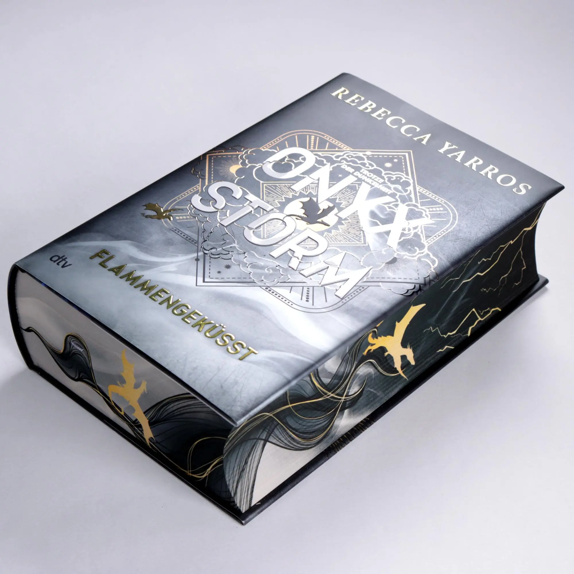 Bild: 9783423284493 | Onyx Storm - Flammengeküsst | Rebecca Yarros | Buch | Fourth Wing
