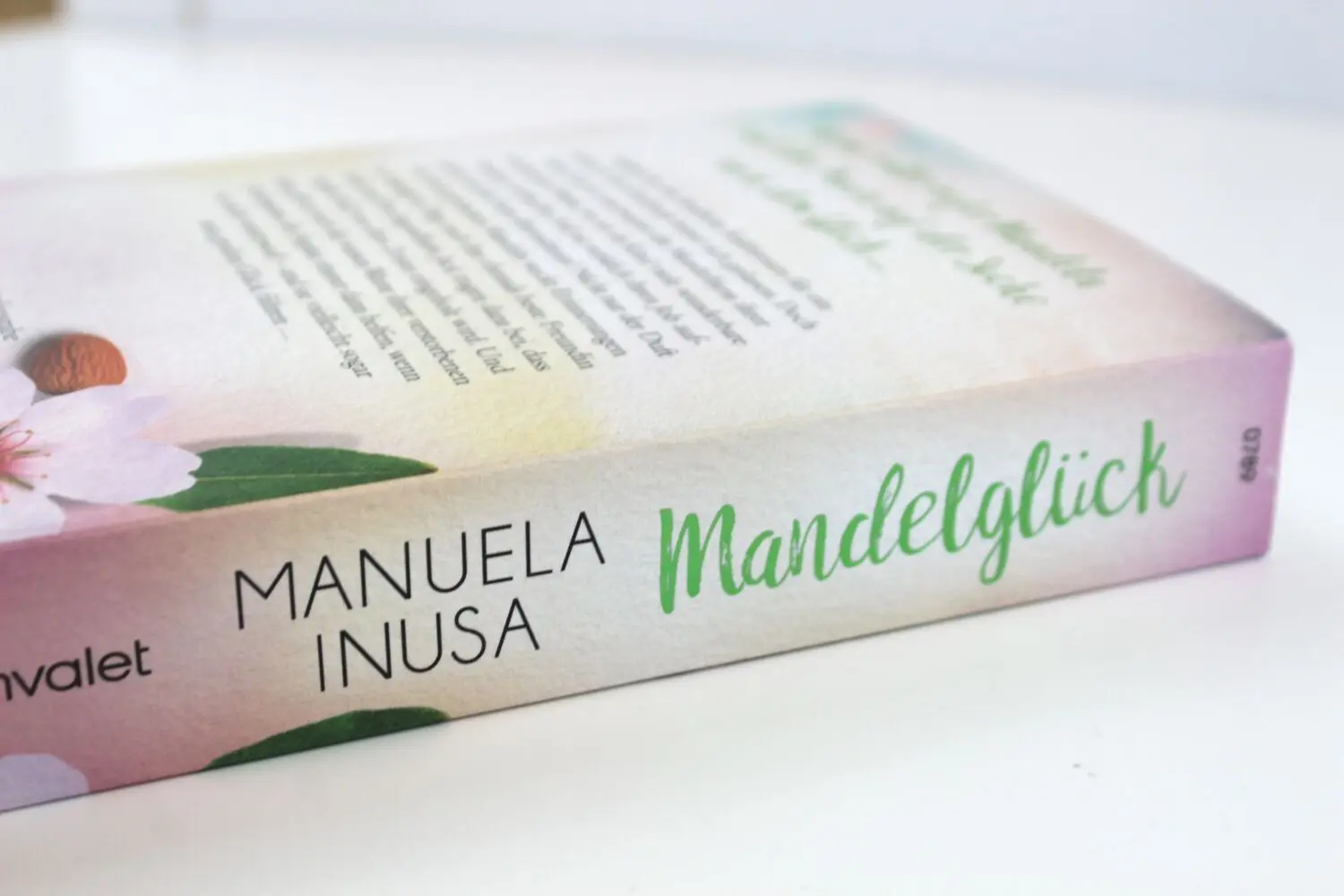 Bild: 9783734107894 | Mandelglück | Roman | Manuela Inusa | Taschenbuch | 448 S. | Deutsch