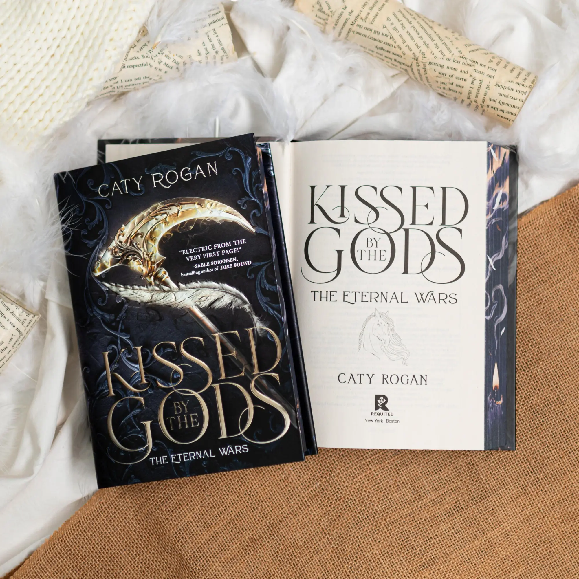 Bild: 9780316609494 | Kissed by the Gods (Deluxe Limited Edition) | Caty Rogan | Buch | 2026