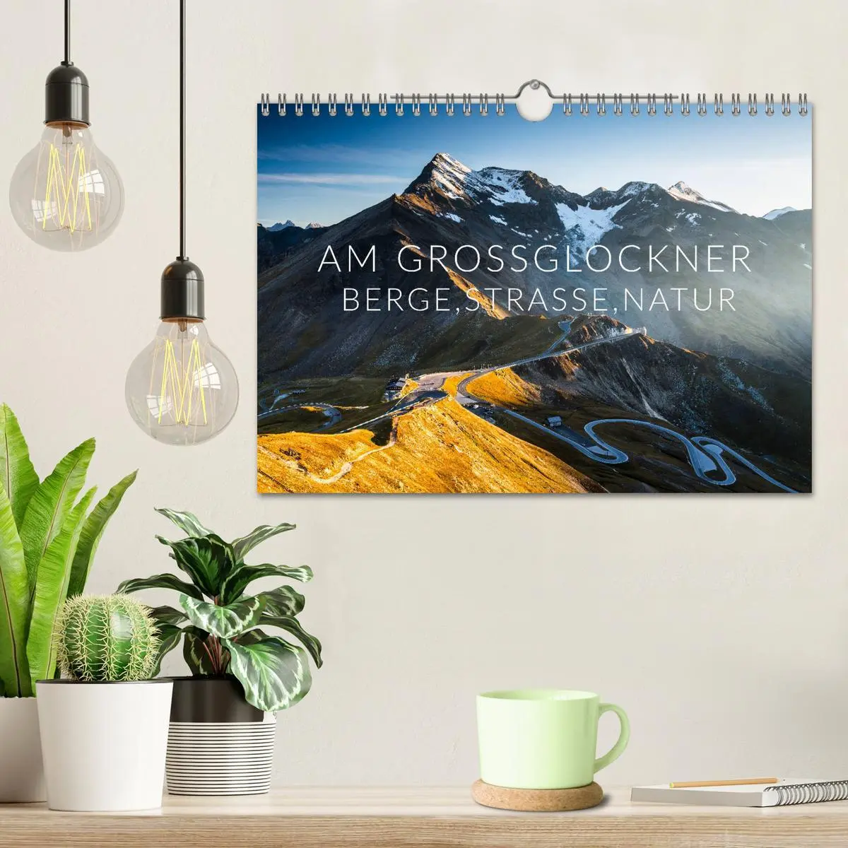 Bild: 9783457890295 | Am Großglockner. Berge, Straße, Natur (Wandkalender 2026 DIN A4...