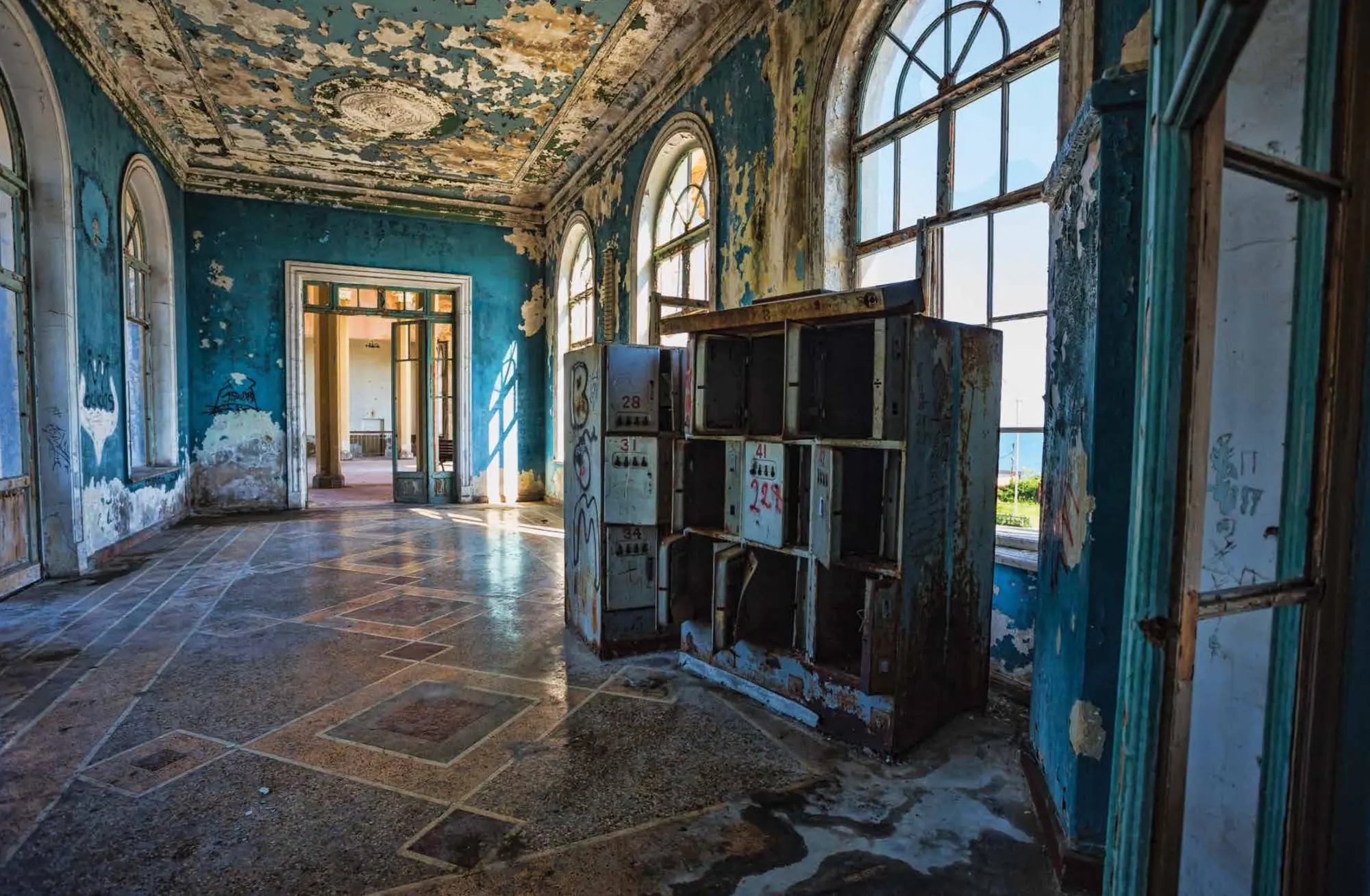 Bild: 9781838861995 | Abandoned Train Stations | David Ross | Buch | Gebunden | Englisch