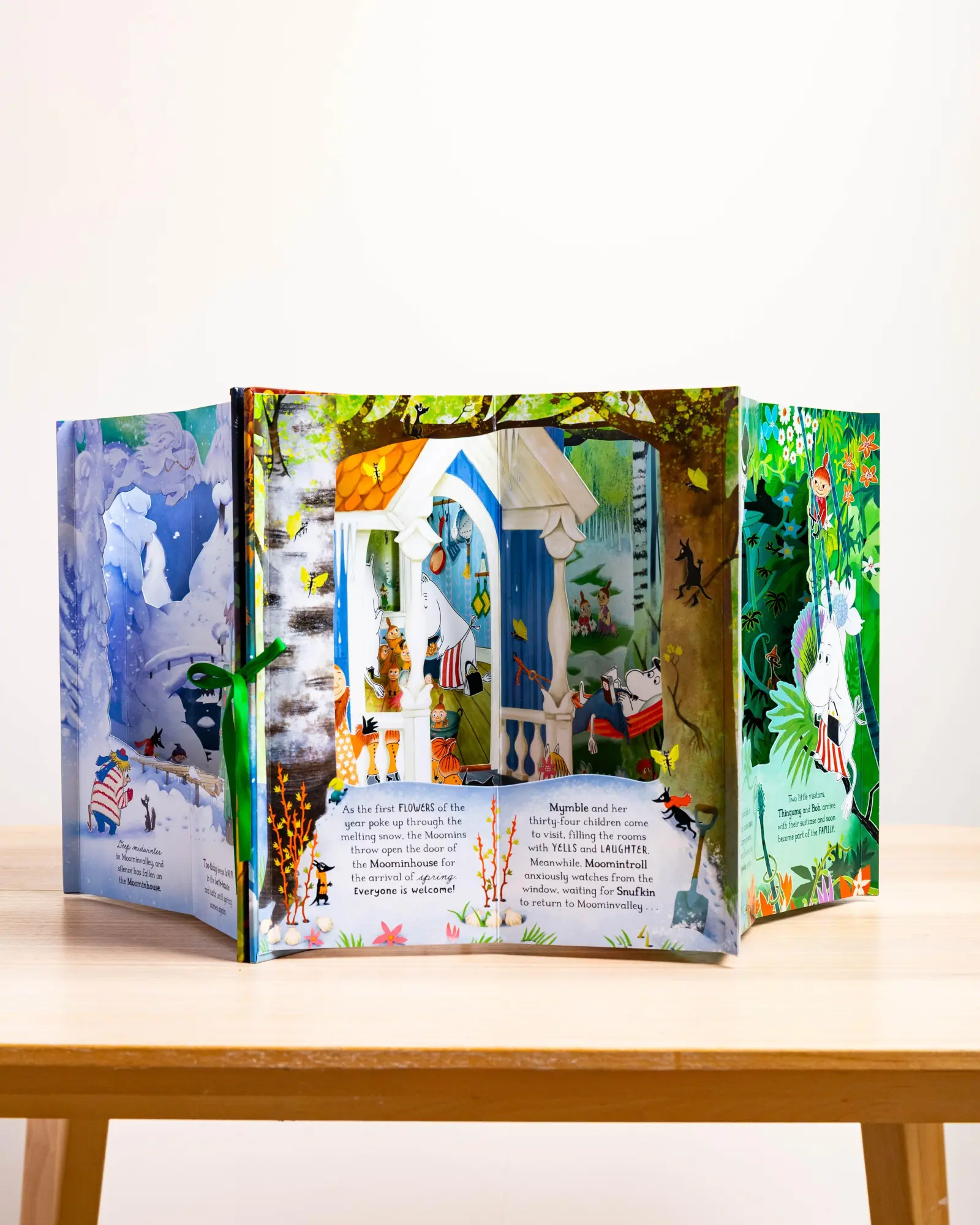 Bild: 9781509853595 | A Year in the Moominhouse | A Carousel Book of the Seasons | Jansson