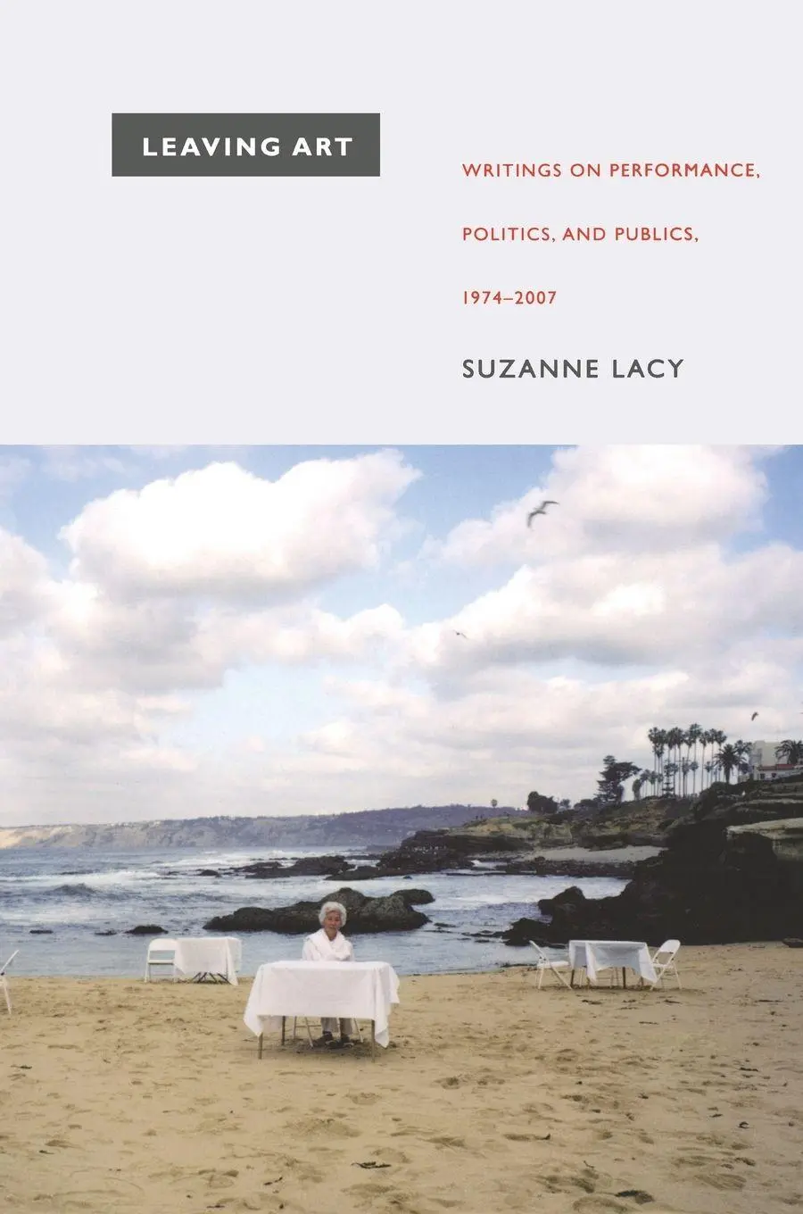 Cover: 9780822345695 | Leaving Art | Suzanne Lacy | Taschenbuch | Einband - flex.(Paperback)