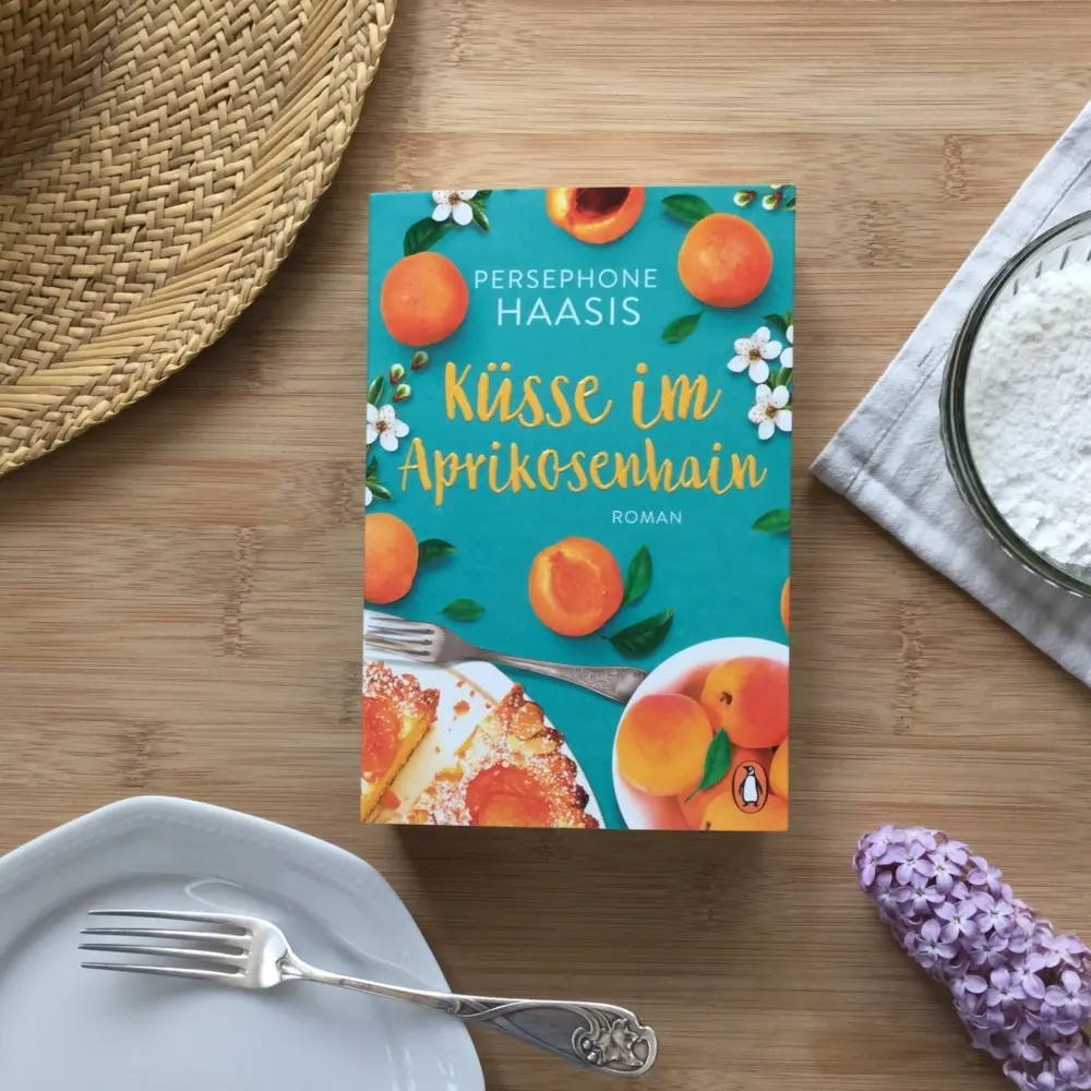 Bild: 9783328105695 | Küsse im Aprikosenhain | Roman | Persephone Haasis | Taschenbuch