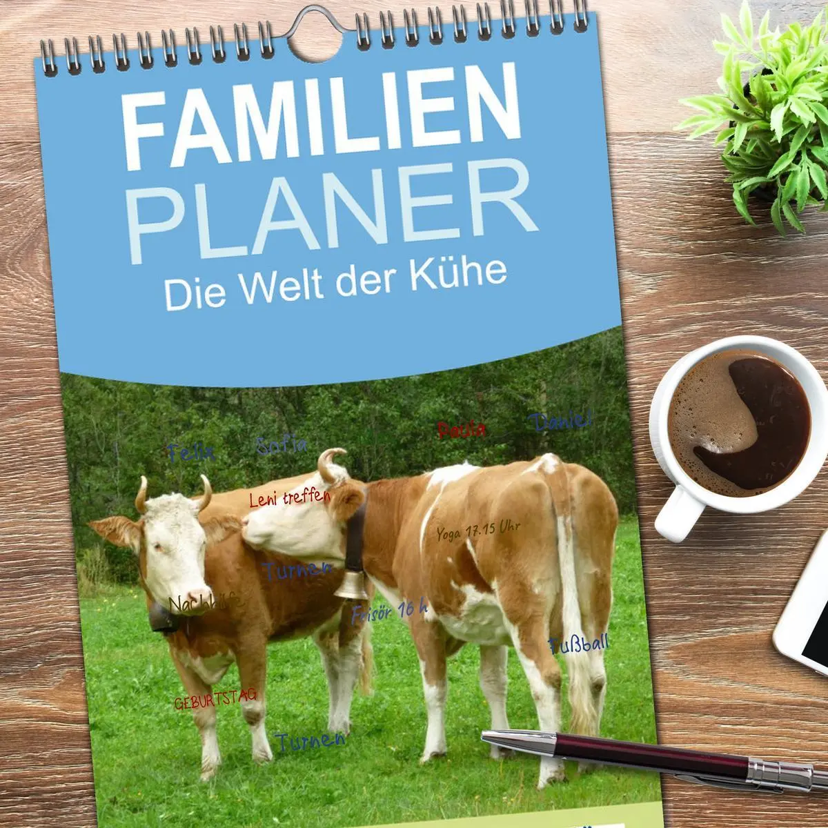 Bild: 9783516522396 | Familienplaner 2026 - Die Welt der Kühe mit 5 Spalten...