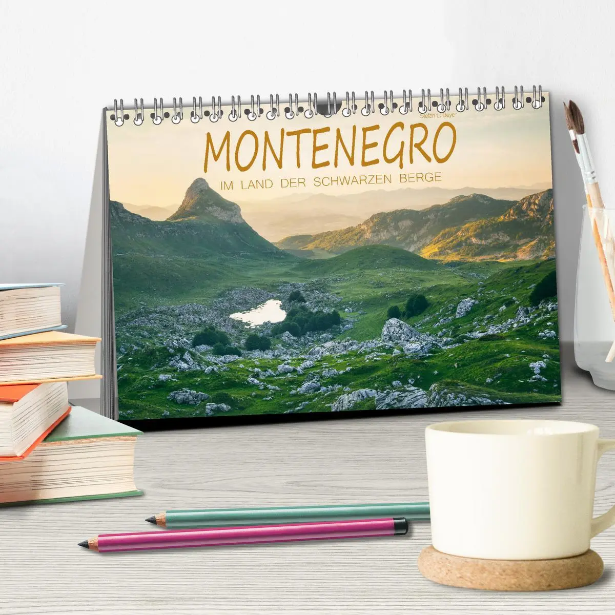 Bild: 9783457930397 | Montenegro - Im Land der schwarzen Berge (Tischkalender 2026 DIN A5...