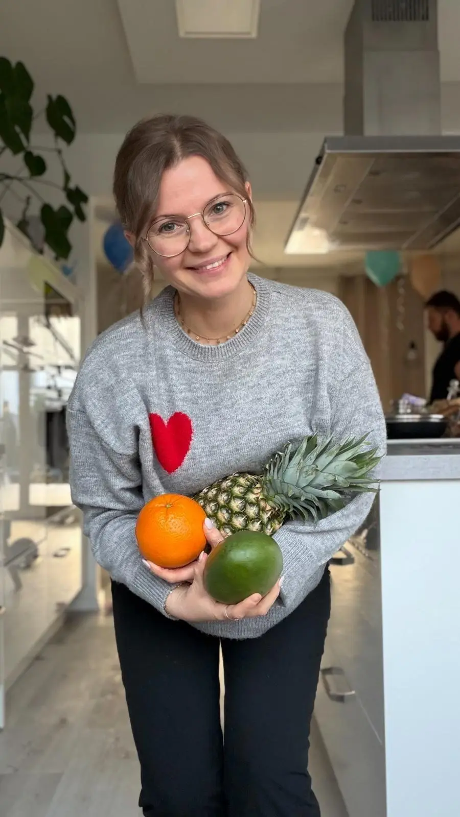 Autor: 9783742330598 | Low Budget Familienküche | Günstig einkaufen, gesund kochen, gut essen