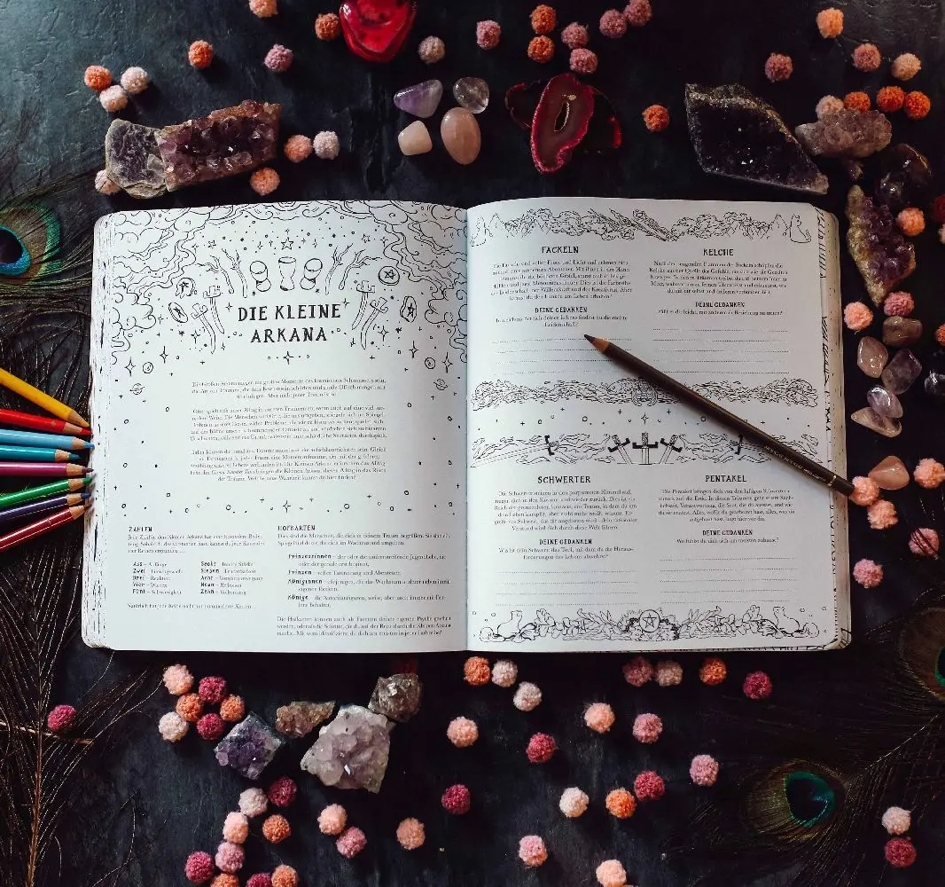 Bild: 9783868265798 | Cosmic Slumber Tarot Coloring Book | Tillie Walden | Buch | 176 S.