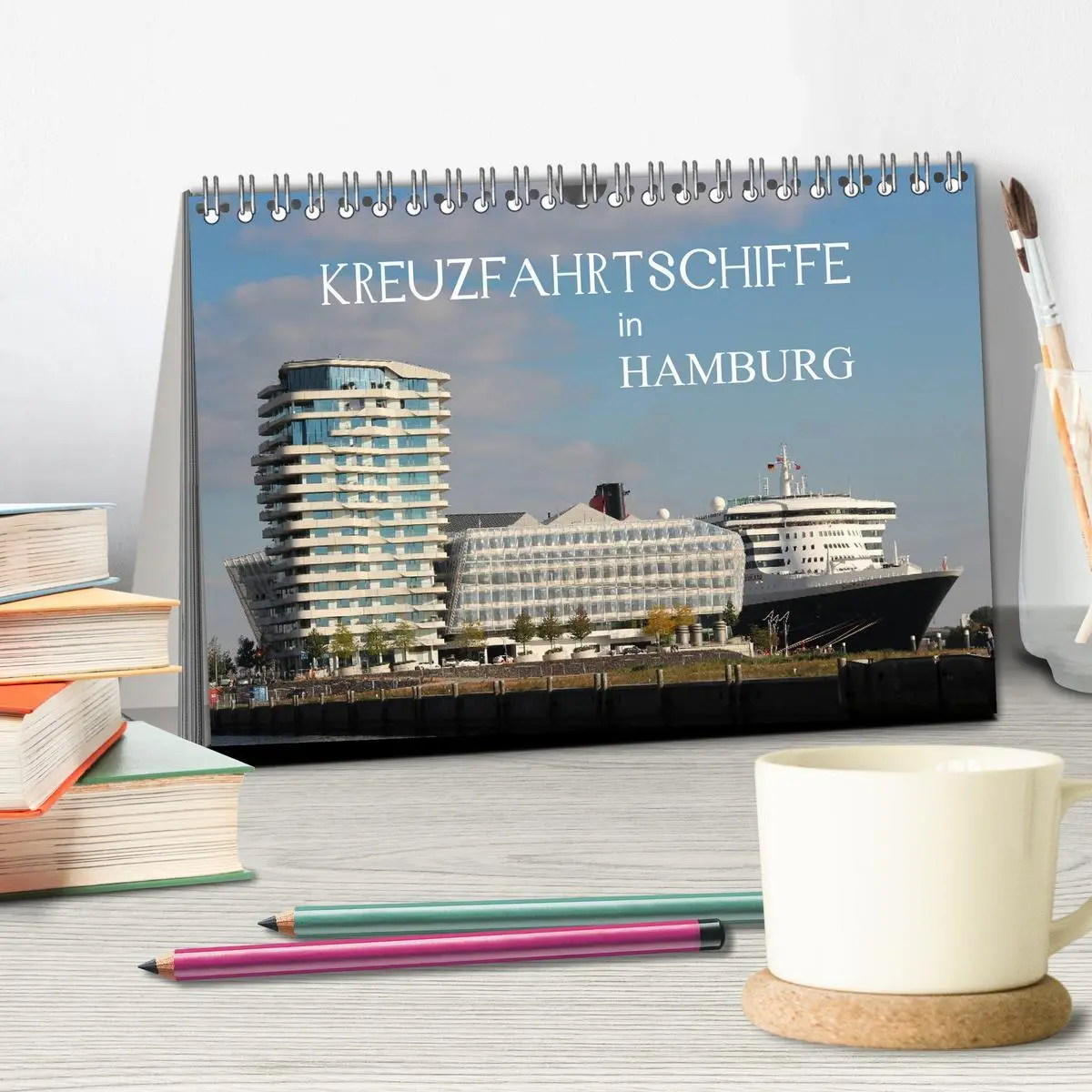 Bild: 9783516116298 | Kreuzfahrtschiffe in Hamburg (Tischkalender 2026 DIN A5 quer),...