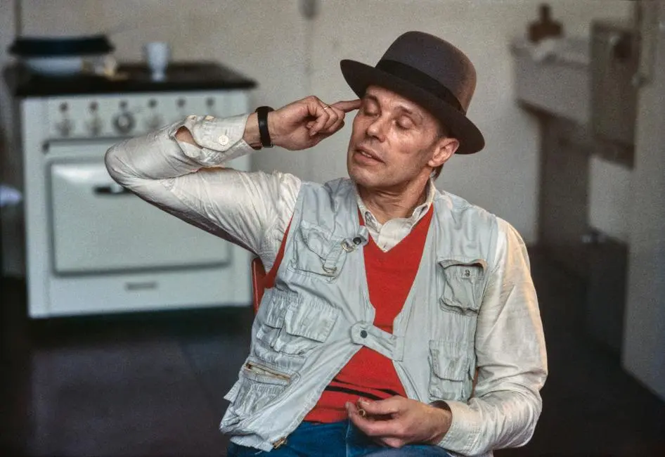Bild: 9783903101999 | BEUYS LAND | Gerd Ludwig (u. a.) | Buch | 112 S. | Deutsch | 2024