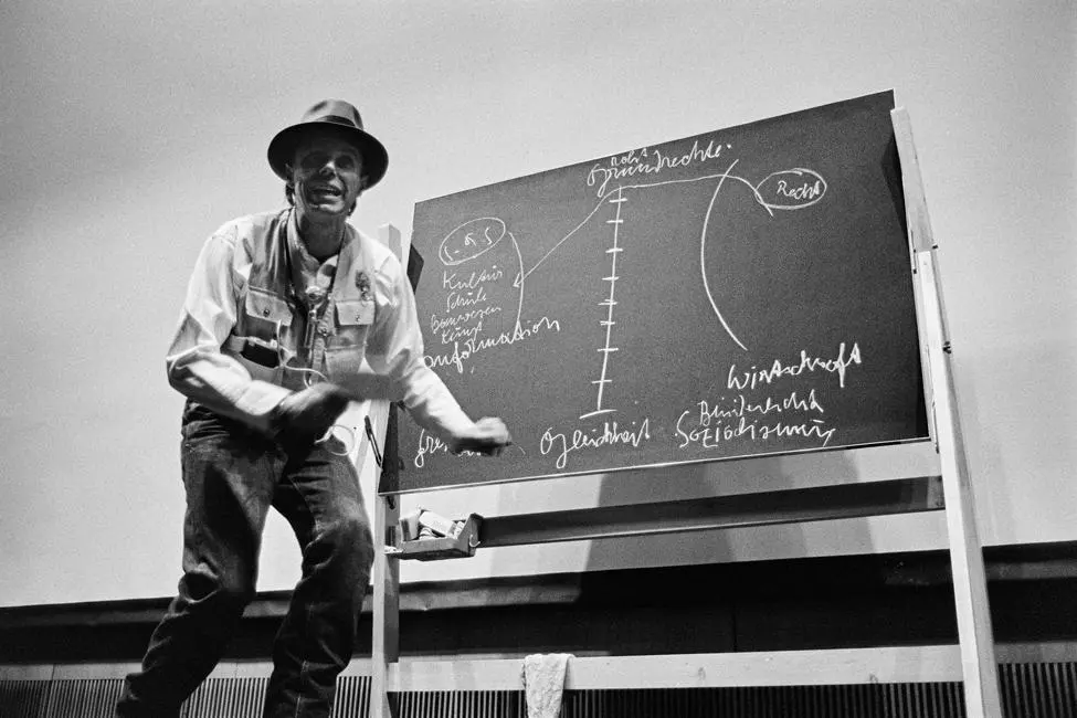 Bild: 9783903101999 | BEUYS LAND | Gerd Ludwig (u. a.) | Buch | 112 S. | Deutsch | 2024