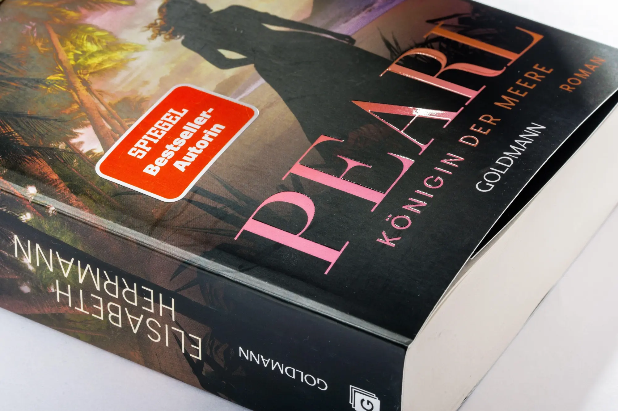 Bild: 9783442302499 | Pearl. Königin der Meere | Elisabeth Herrmann | Taschenbuch | 624 S.