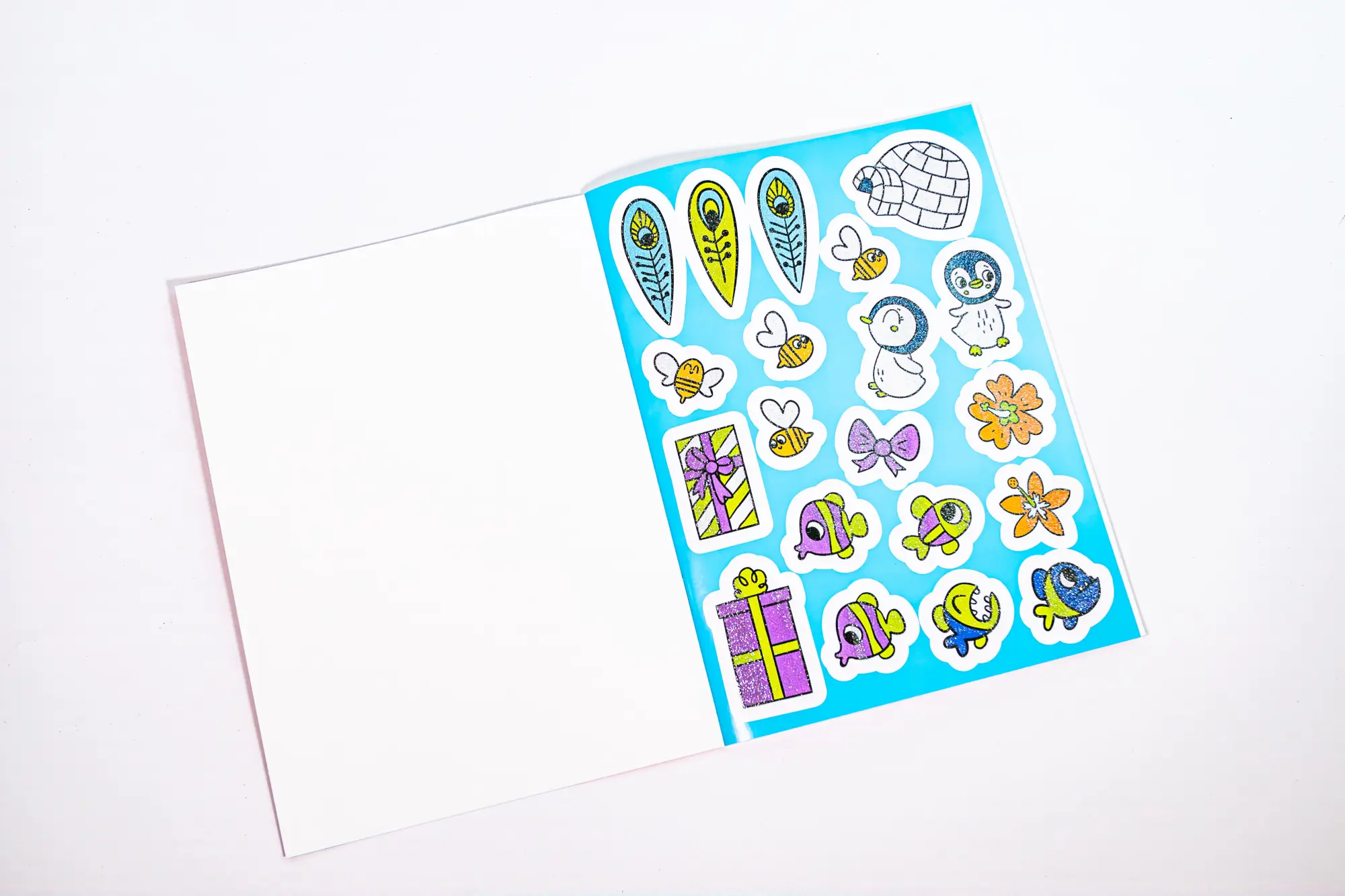 Bild: 9783743216099 | Mein Malbuch mit Glitzerstickern - Tiere | Estelle Tchatcha | 16 S.