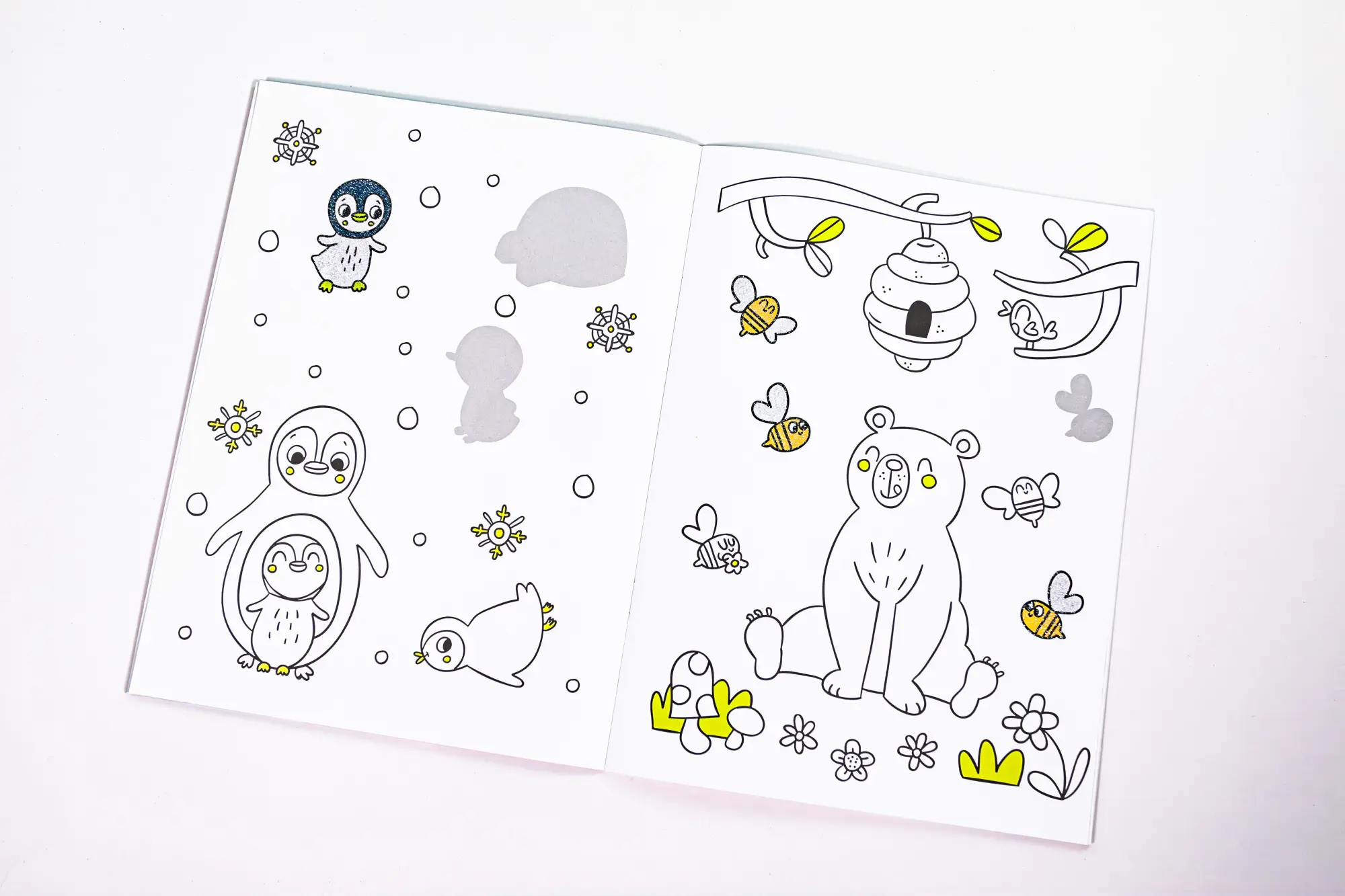 Bild: 9783743216099 | Mein Malbuch mit Glitzerstickern - Tiere | Estelle Tchatcha | 16 S.