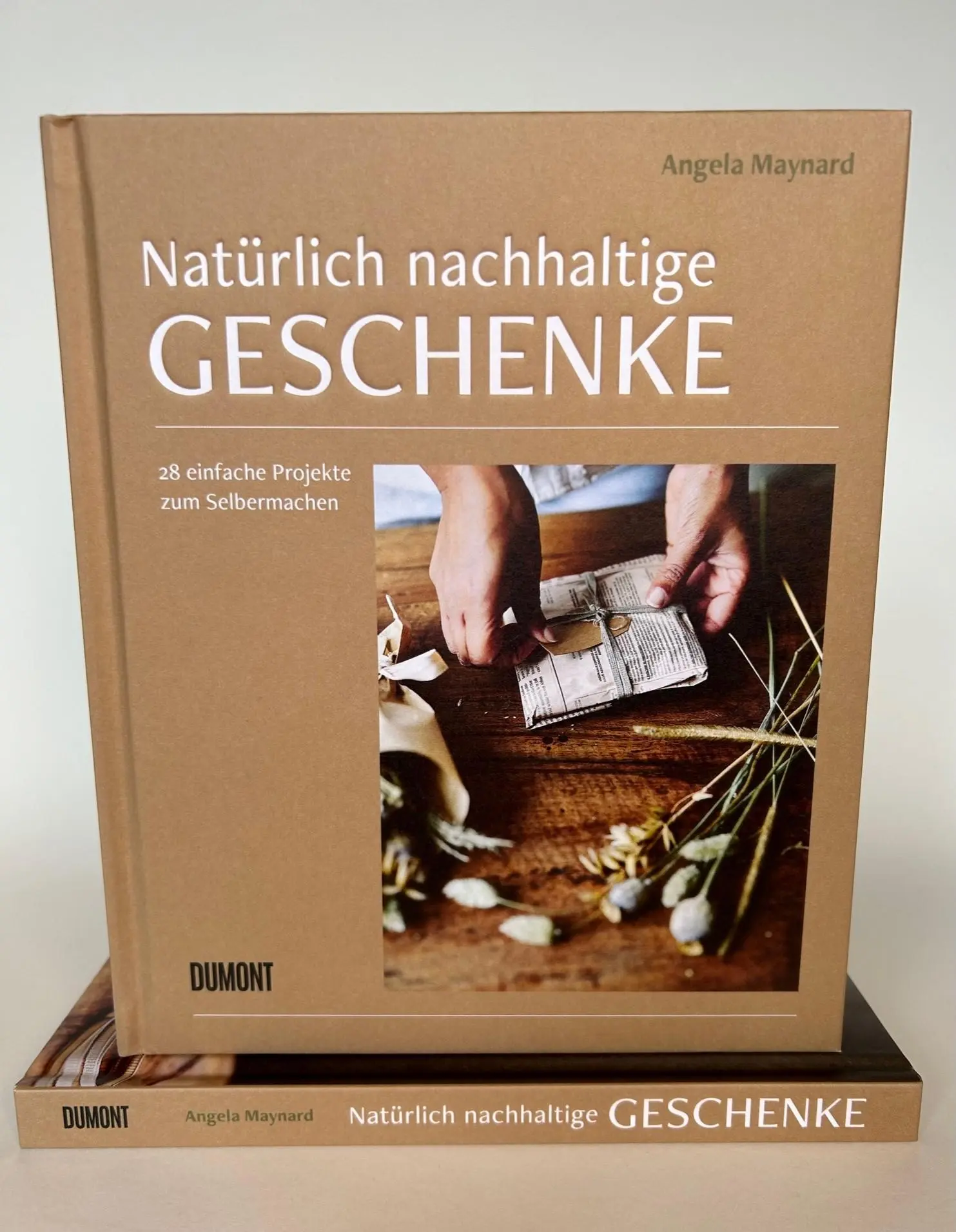Bild: 9783832169299 | Natürlich nachhaltige Geschenke | Angela Maynard | Buch | 144 S.